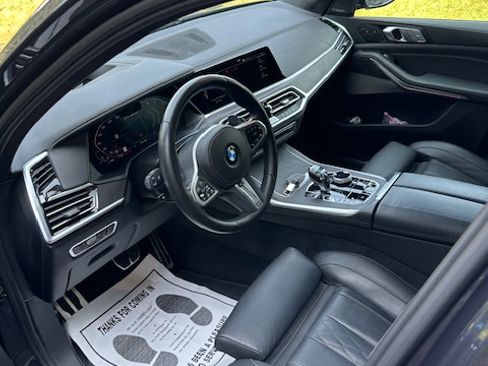 Used 2022 BMW X7 M50i image 6