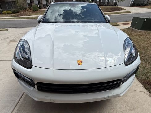 Used 2022 Porsche Cayenne Coupe image 2