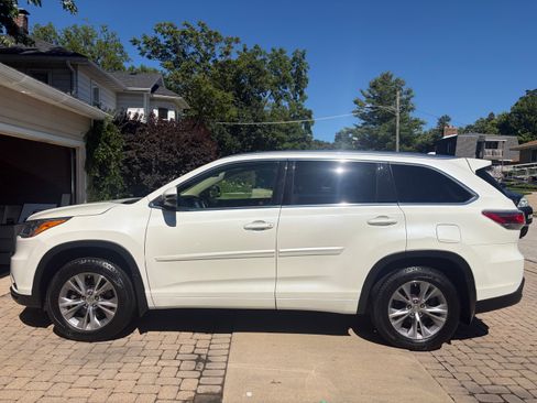 Used 2015 Toyota Highlander XLE AWD/4WD image 10