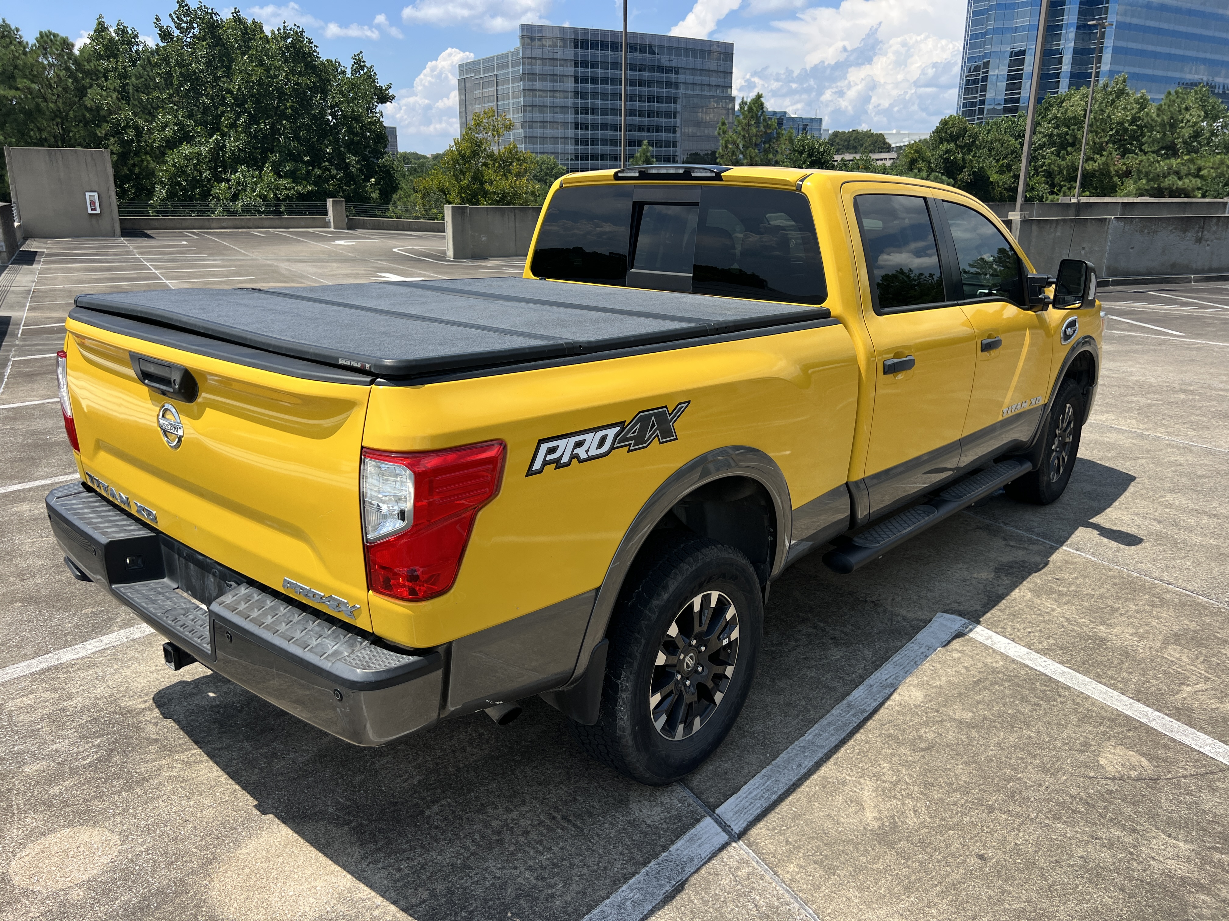 Used 2018 Nissan Titan PRO-4X w/ Pro-4x Convenience Package AWD/4WD image 14