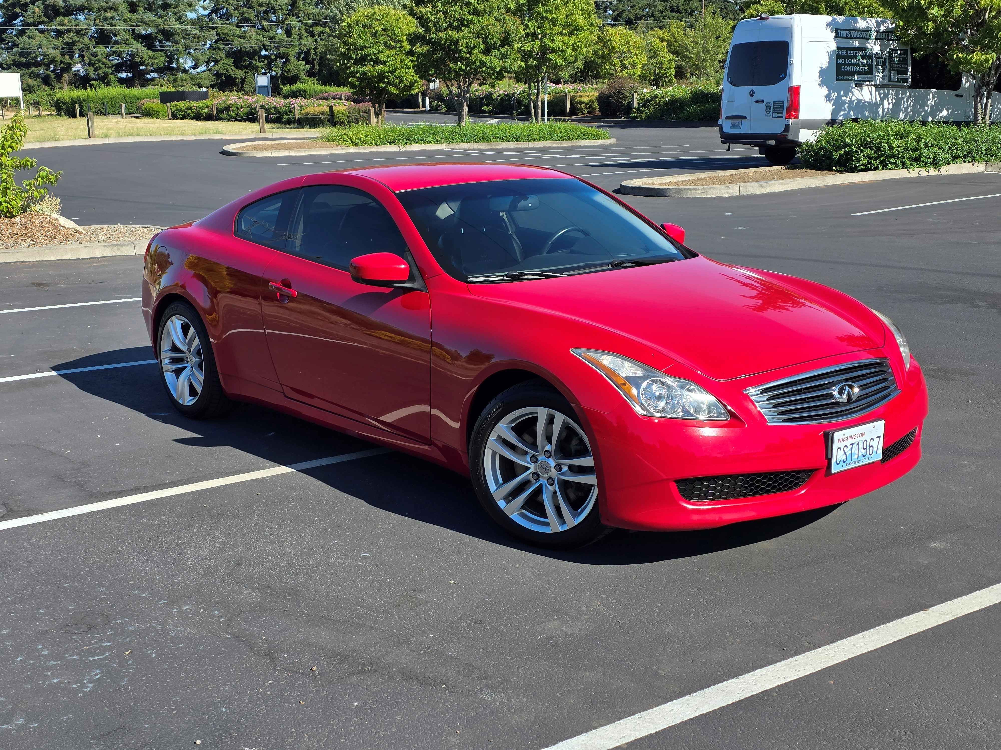 Used 2010 INFINITI G37 Journey RWD image 1
