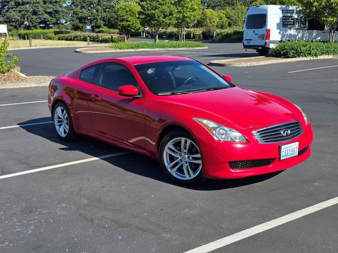 Used 2010 INFINITI G37 Journey RWD image 1