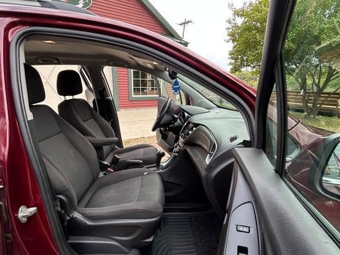 Used 2017 Chevrolet Trax LT image 4