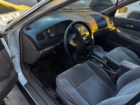 Used 1995 Honda Accord LX image 1