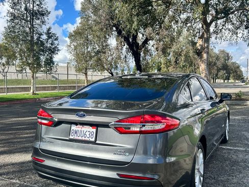 Used 2019 Ford Fusion SE image 6