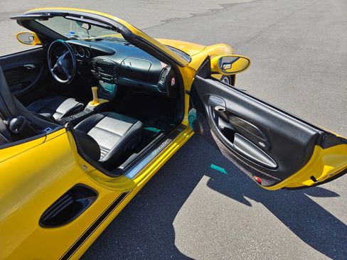 Used 2002 Porsche Boxster RWD image 8