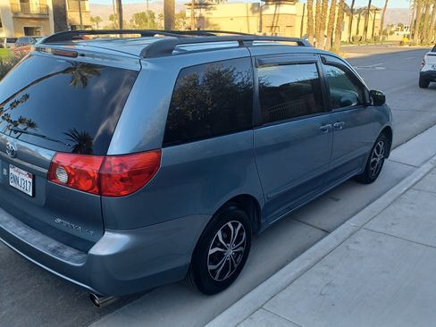 Used 2007 Toyota Sienna LE image 2
