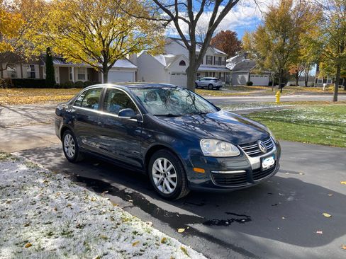 Used 2010 Volkswagen Jetta SEL image 4