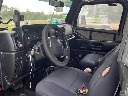 Used 2002 Jeep Wrangler SE image 6