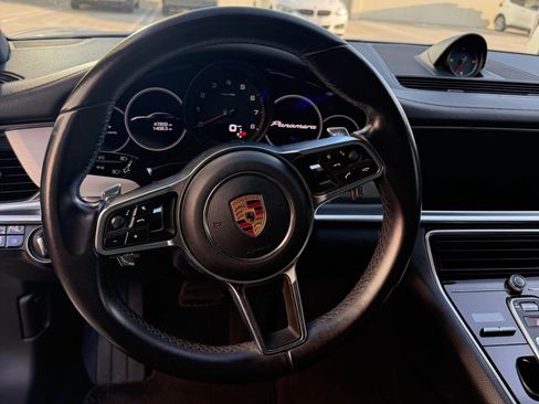Used 2019 Porsche Panamera image 11