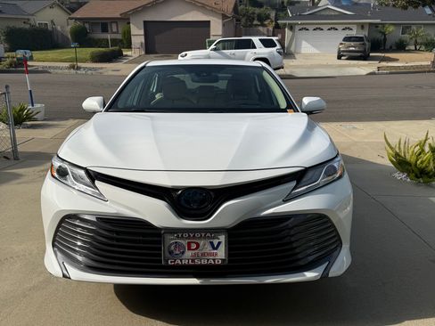 Used 2019 Toyota Camry XLE image 1