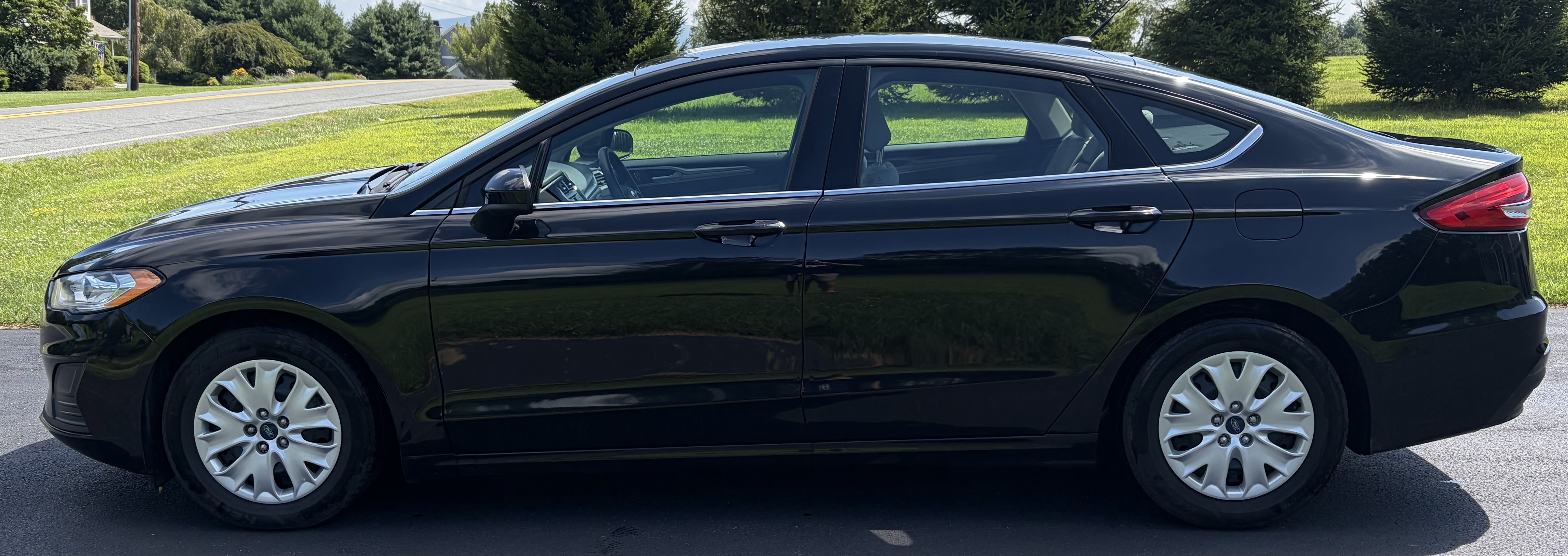 Used 2019 Ford Fusion S FWD image 2