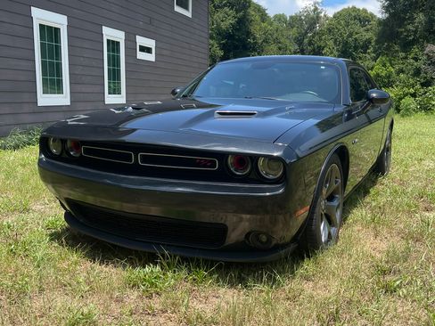 Used 2015 Dodge Challenger R/T Plus RWD image 2