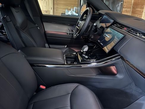 Used 2025 Land Rover Range Rover Sport Dynamic SE image 17