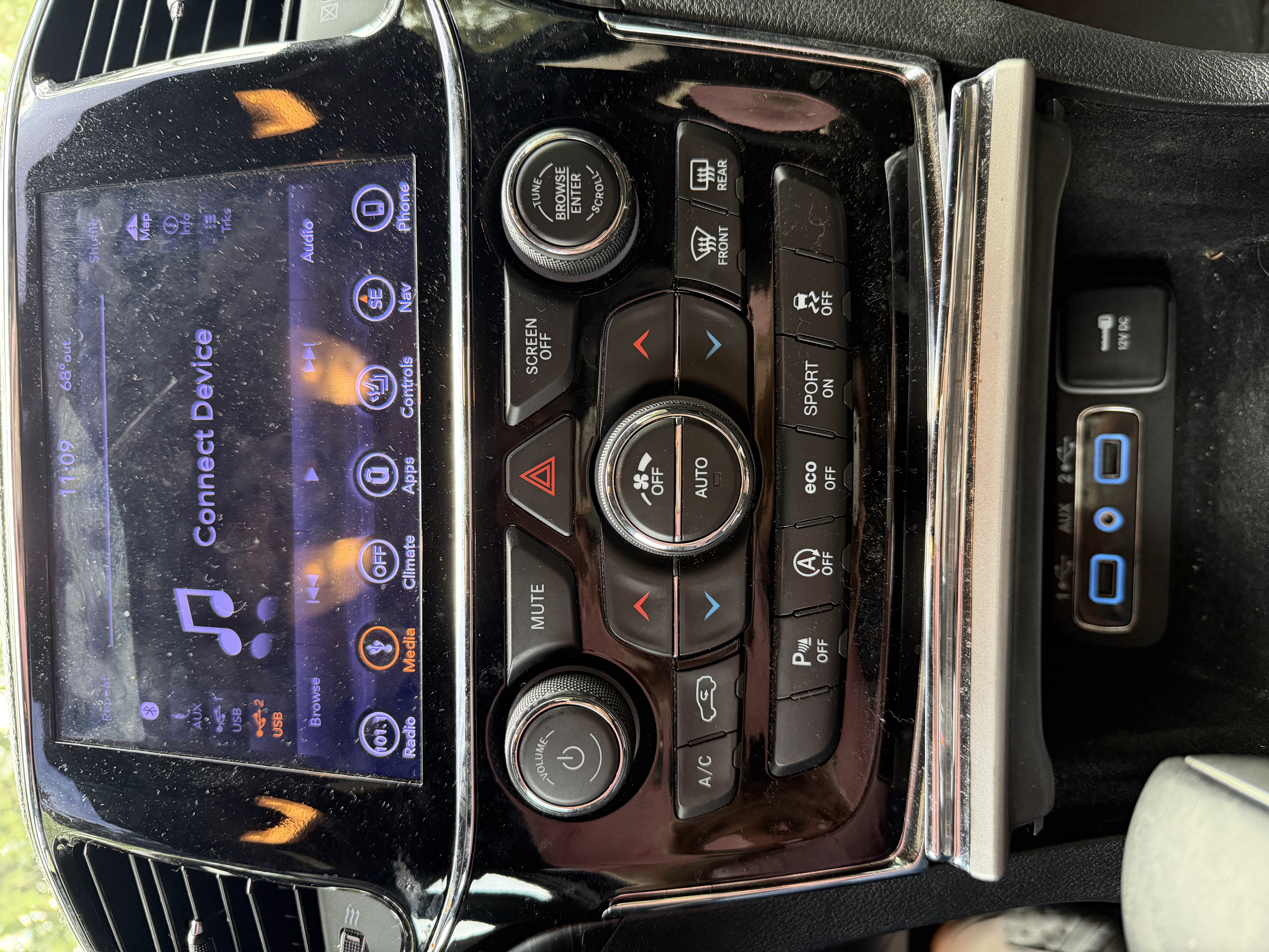 Used 2019 Jeep Grand Cherokee Altitude AWD/4WD image 9