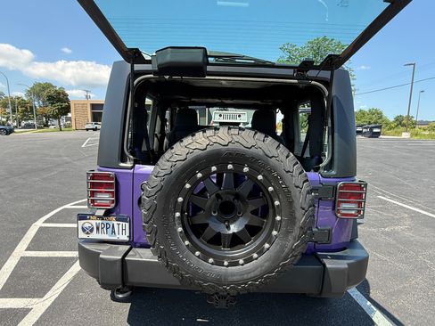 Used 2017 Jeep Wrangler Sport w/ Quick Order Package 23S AWD/4WD image 18