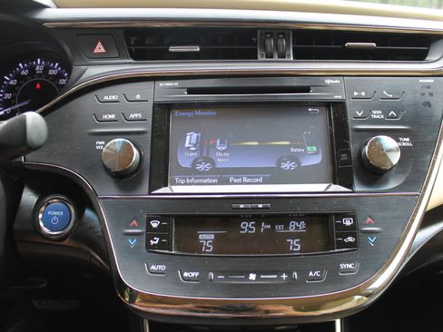 Used 2018 Toyota Avalon XLE Premium FWD image 20