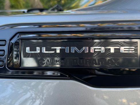 Used 2024 GMC Sierra 3500 Denali Ultimate AWD/4WD image 10