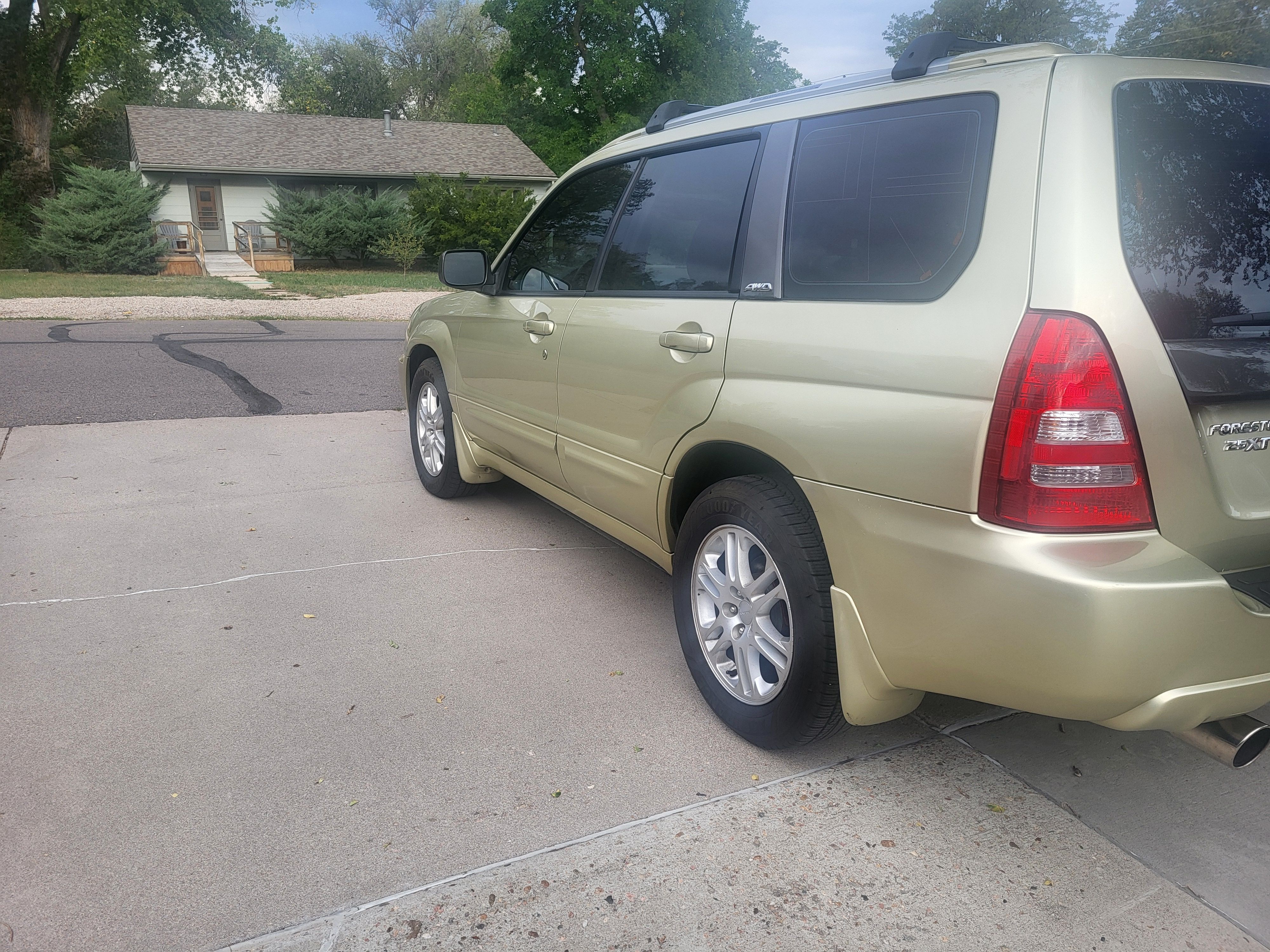 Used 2004 Subaru Forester 2.5XT AWD/4WD image 9