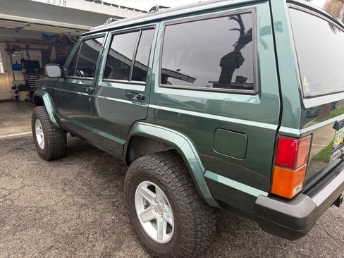 Used 1993 Jeep Cherokee Sport image 4