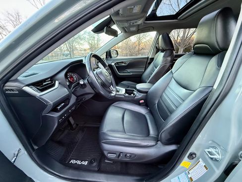 Used 2020 Toyota RAV4 XLE Premium image 13