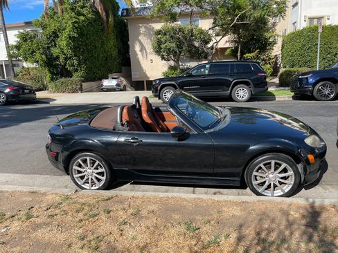 Used 2006 MAZDA MX-5 Miata Grand Touring w/ Premium Pkg RWD image 1