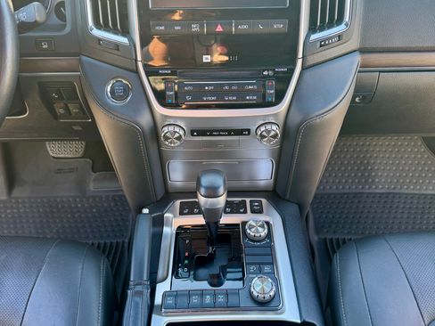 Used 2020 Toyota Land Cruiser Heritage Edition image 14