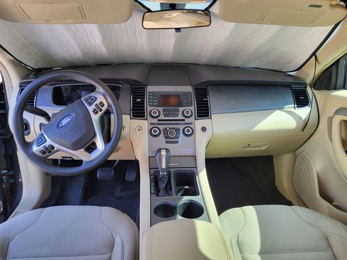 Used 2016 Ford Taurus SE image 4