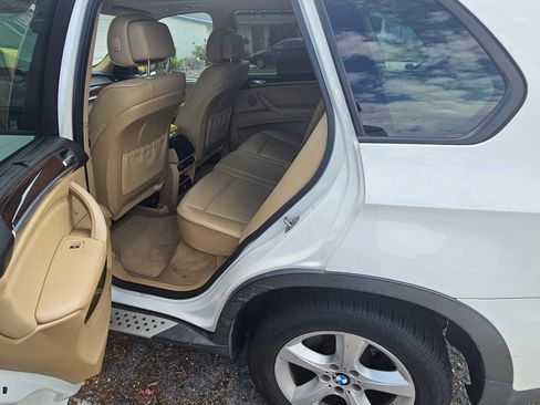 Used 2010 BMW X5 xDrive30i image 2