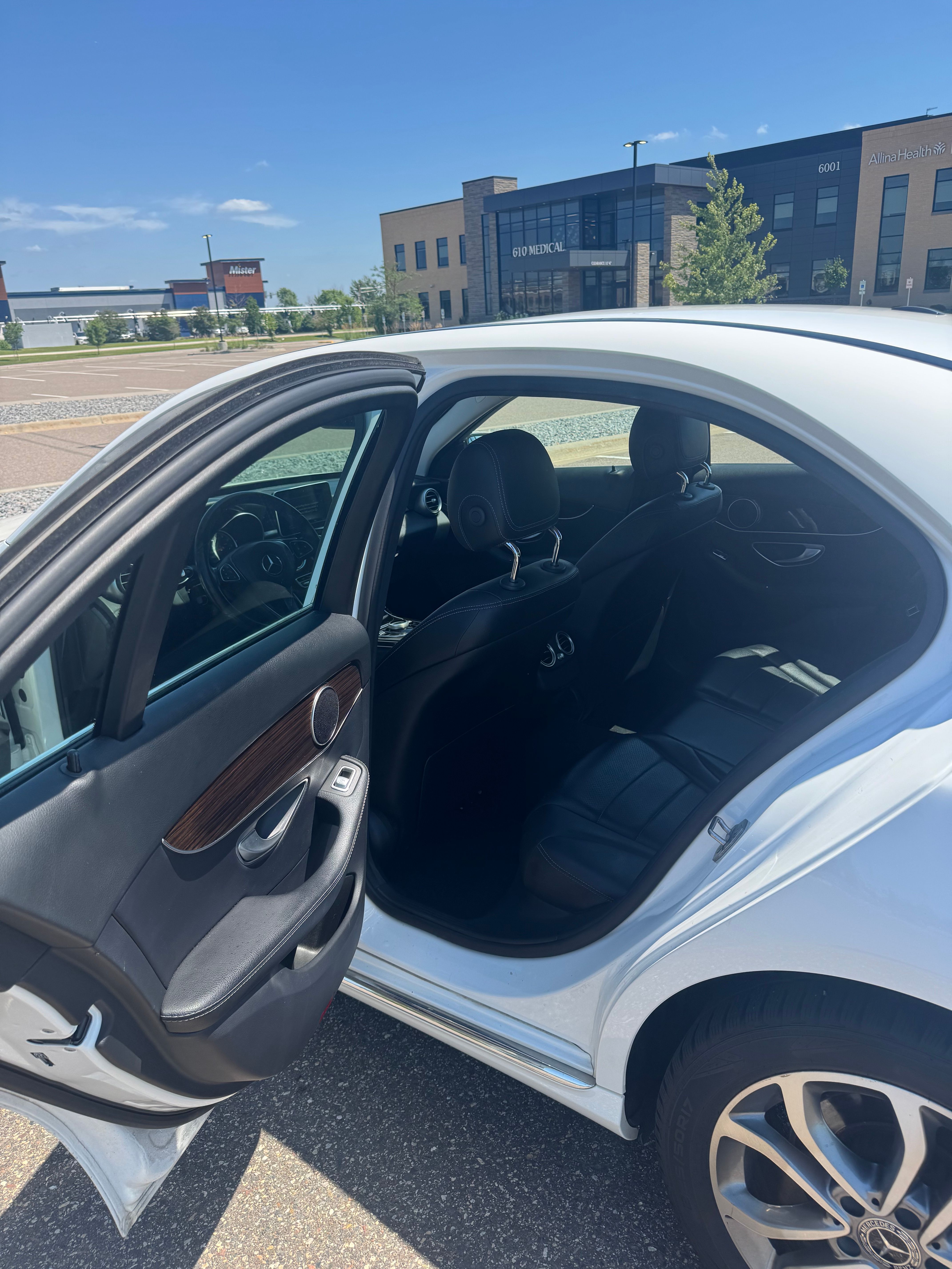 Used 2018 Mercedes-Benz C 300 4MATIC Sedan image 11