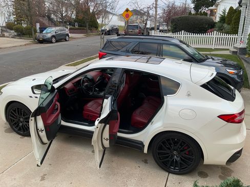 Used 2019 Maserati Levante Trofeo image 10