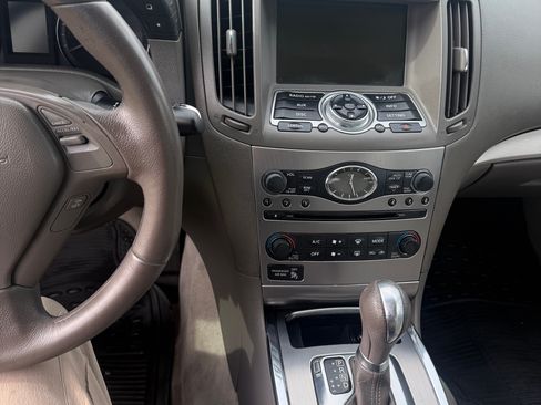 Used 2010 INFINITI G37 Journey image 14