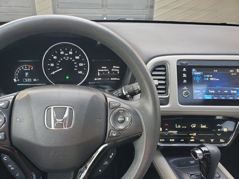 Used 2021 Honda HR-V EX image 11