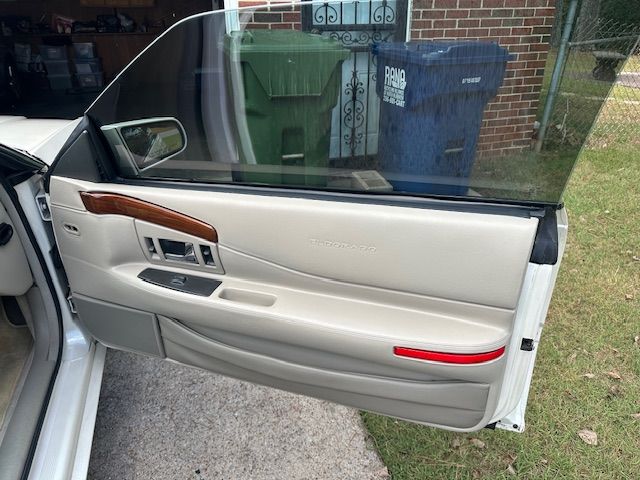 Used 2001 Cadillac Eldorado Touring FWD image 16