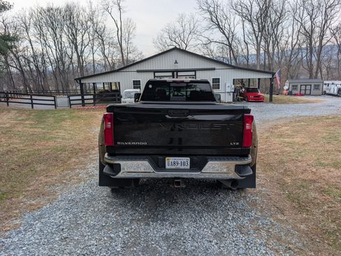 Used 2024 Chevrolet Silverado 3500 LTZ w/ LTZ Plus Package image 11