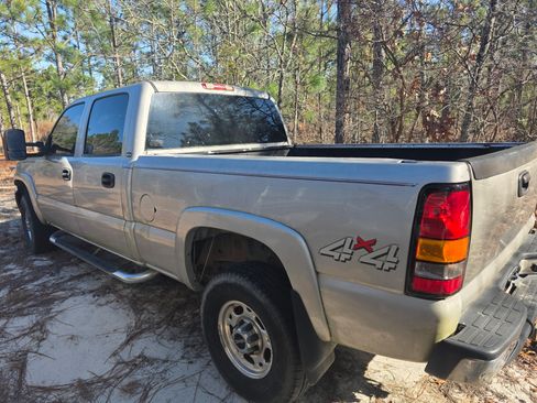 Used 2005 GMC Sierra 2500 SLE w/ Heavy-Duty Power Package image 2