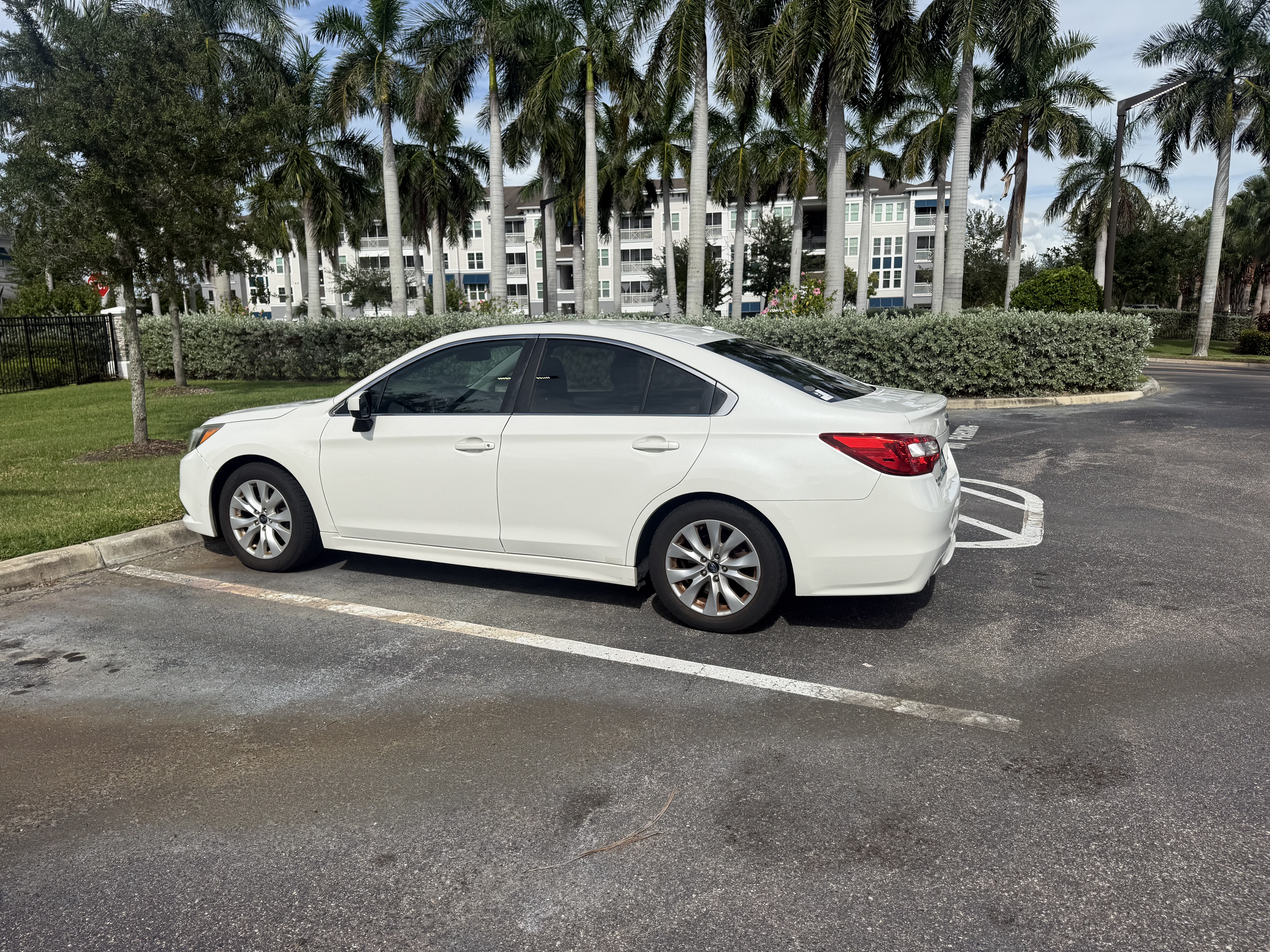 Used 2015 Subaru Legacy 2.5i Premium AWD/4WD image 1