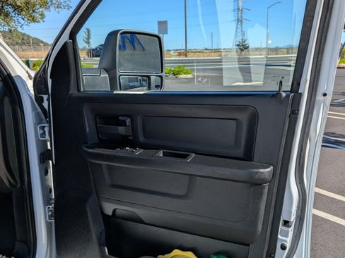 Used 2023 RAM 2500 Tradesman w/ Chrome Appearance Group image 13