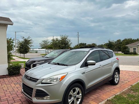 Used 2016 Ford Escape SE FWD image 1