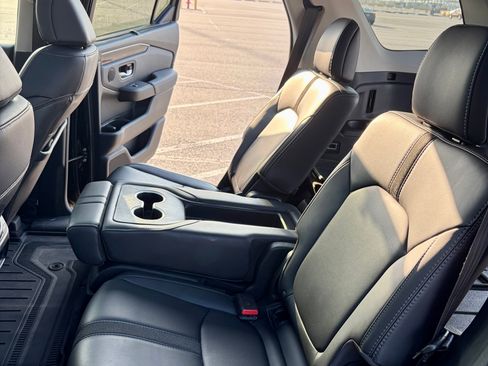 Used 2023 Honda Pilot Touring image 10