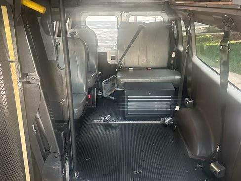 Used 2010 Ford E-350 and Econoline 350 Extended Super Duty image 29