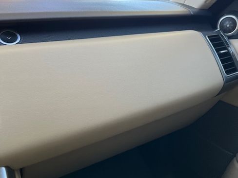 Used 2016 Land Rover Range Rover Sport SE image 12