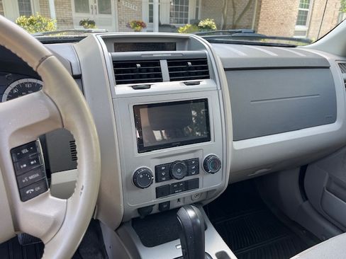 Used 2012 Ford Escape XLT FWD image 2