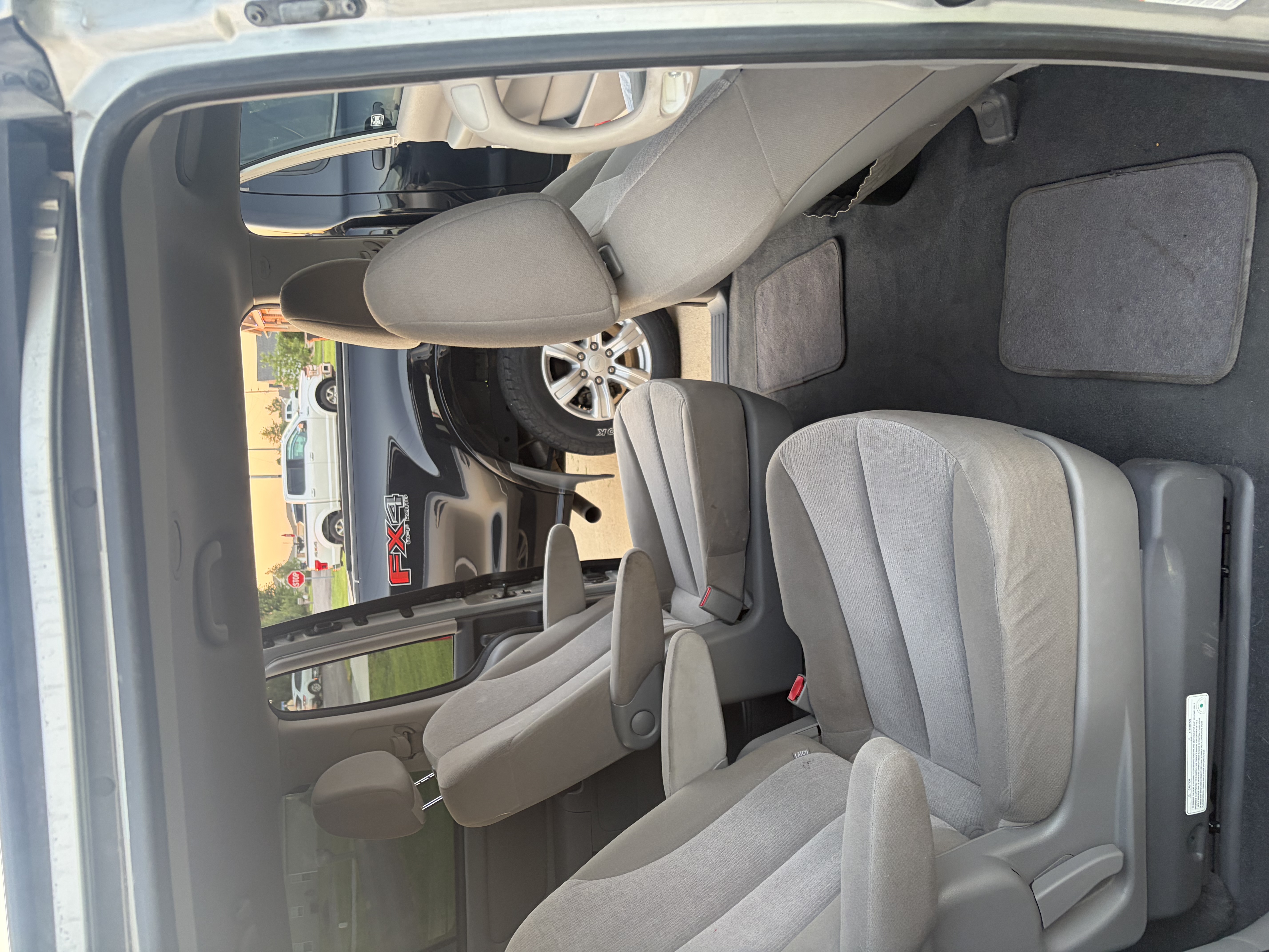 Used 2012 Kia Sedona LX w/ PWR Pkg FWD image 5