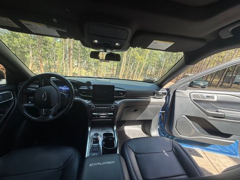 Used 2020 Ford Explorer XLT w/ Equipment Group 202A image 12