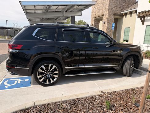 Used 2023 Volkswagen Atlas SEL Premium image 4