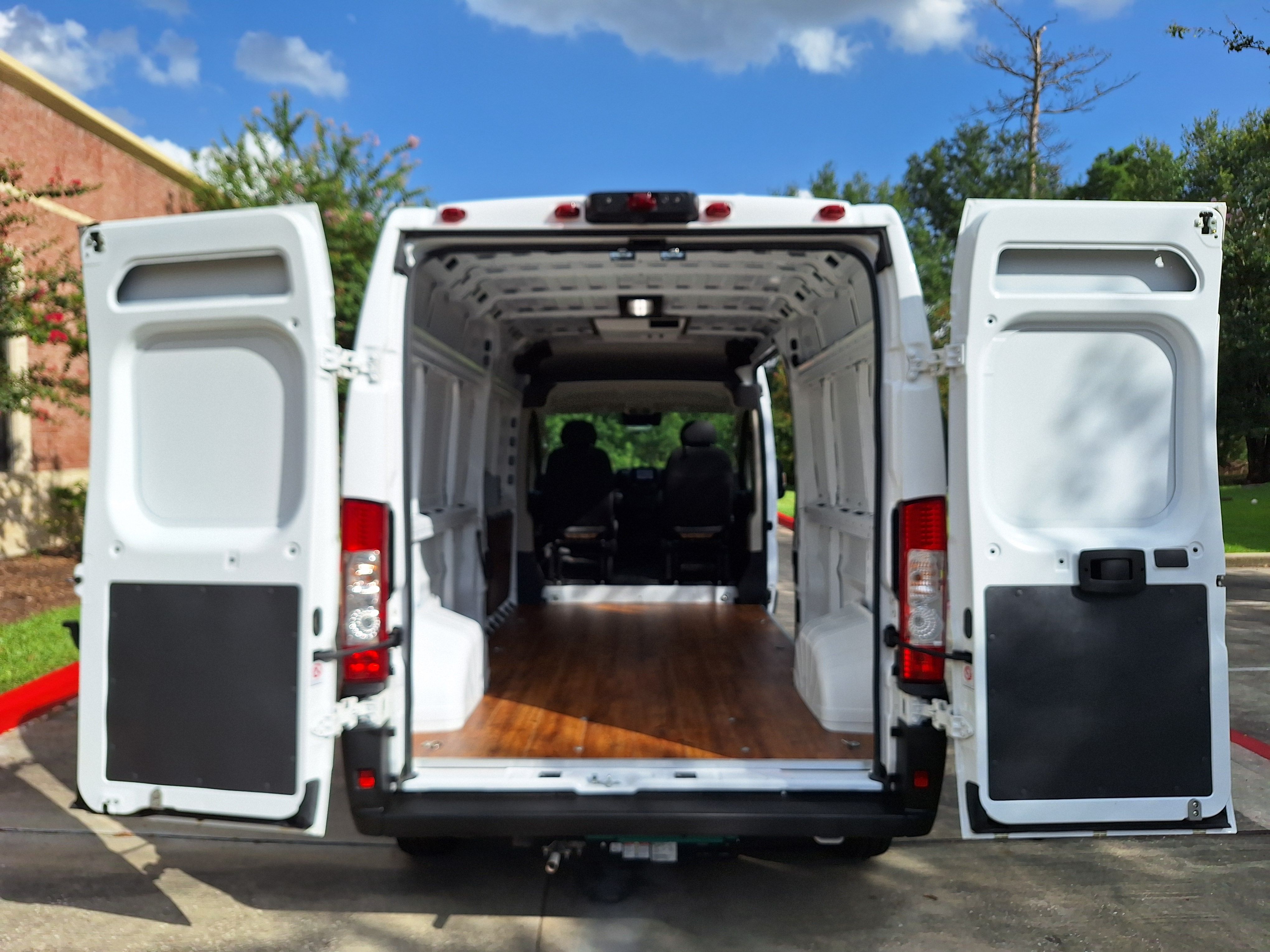 Used 2022 RAM ProMaster 2500 FWD image 1