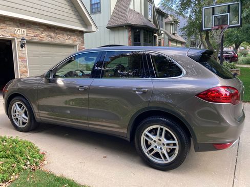 Used 2011 Porsche Cayenne S image 13