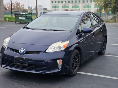 Used 2014 Toyota Prius Four image 2
