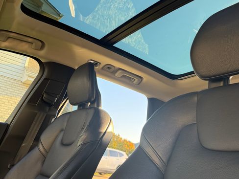 Used 2017 Volvo XC90 T6 Momentum w/ Vision Package image 5